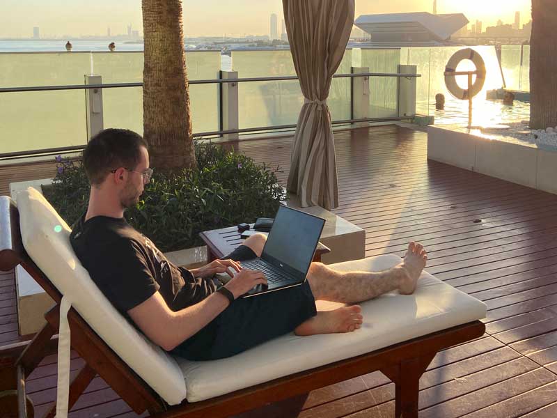 fredrik-laptop-website-erstellen